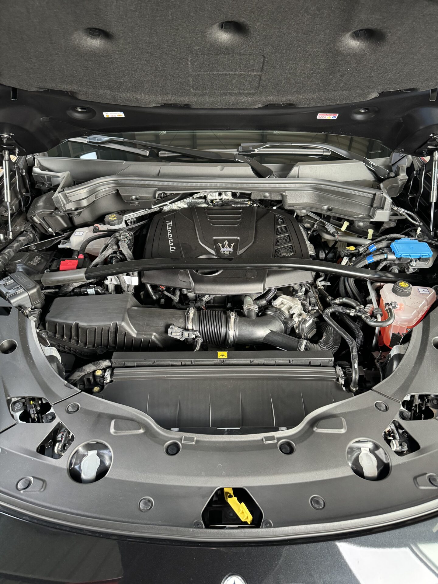 マセラティ　グレカーレ　オイル交換