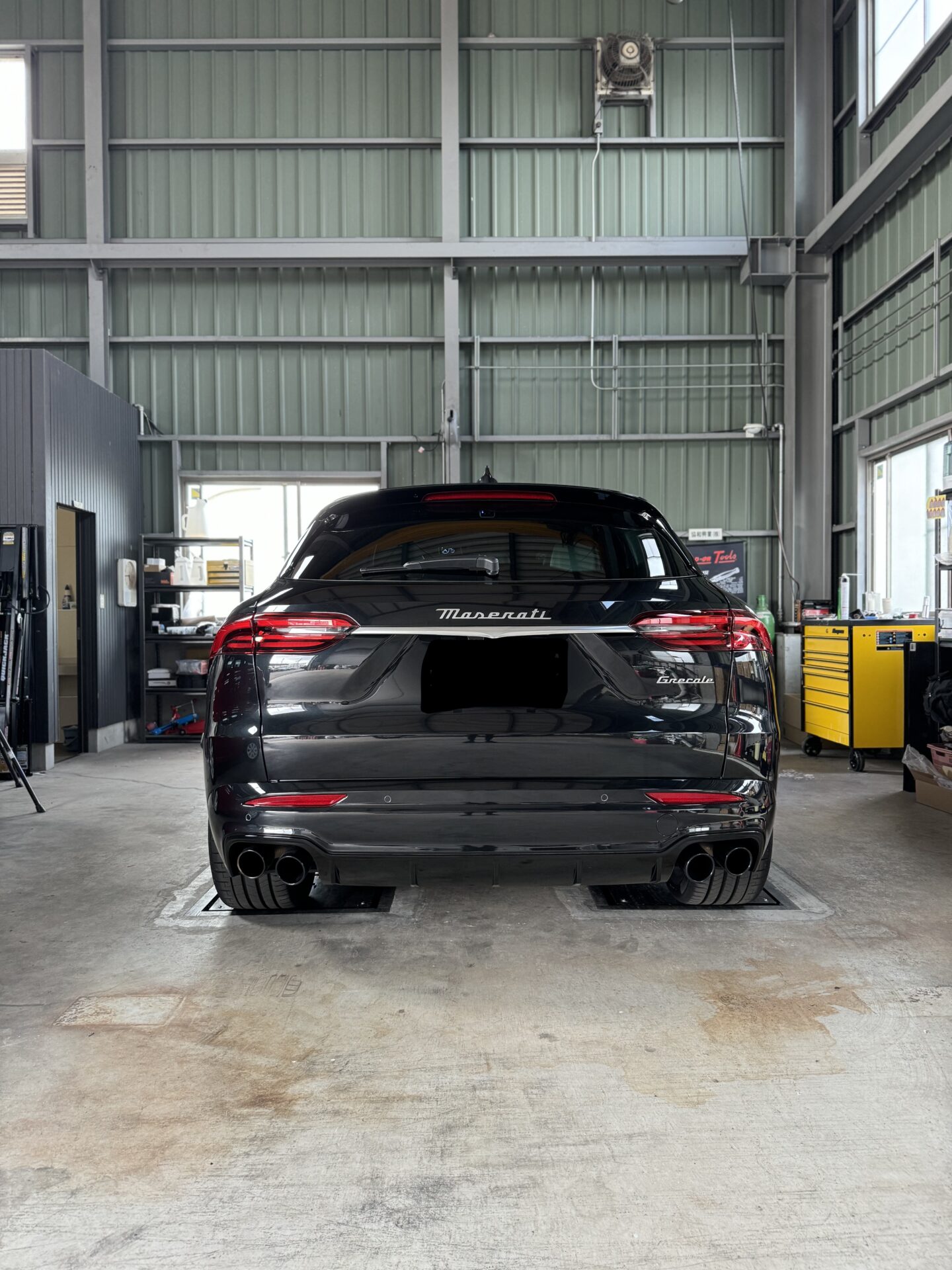 マセラティ　グレカーレ　オイル交換