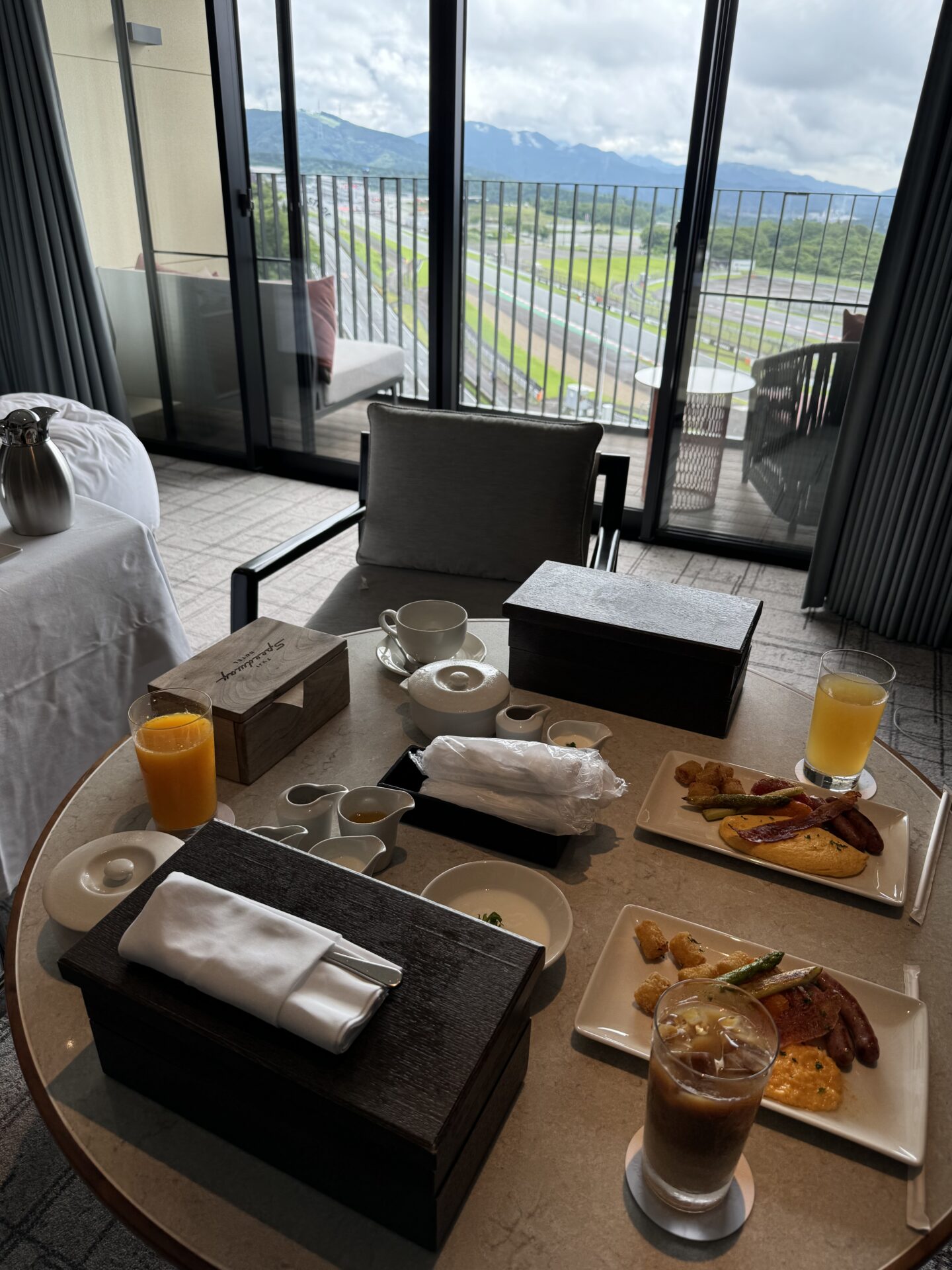 ランボルギーニ　レヴェルト試乗会！富士スピードウェイホテル編