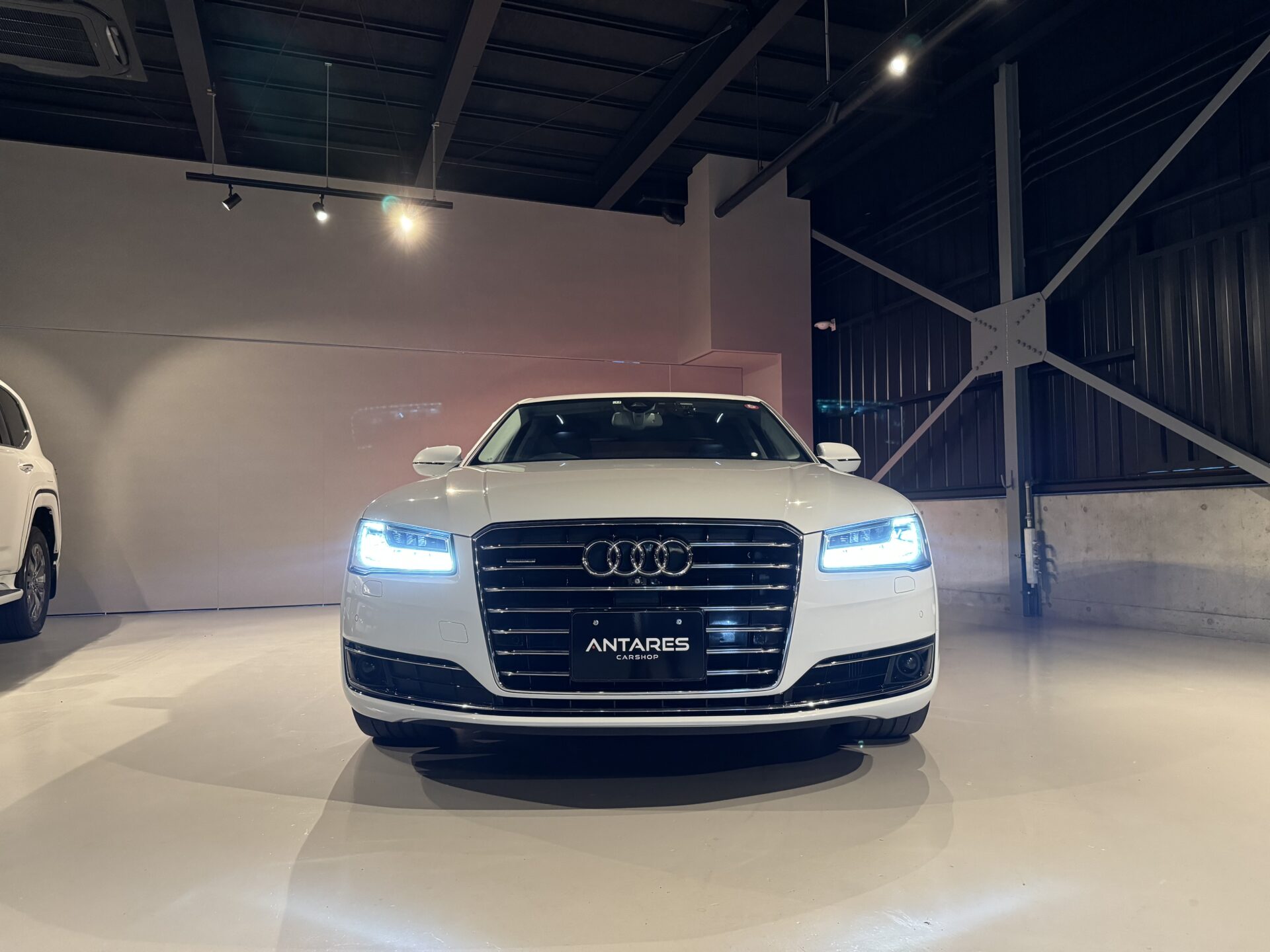 アウディ　A8　4.0　TFSI