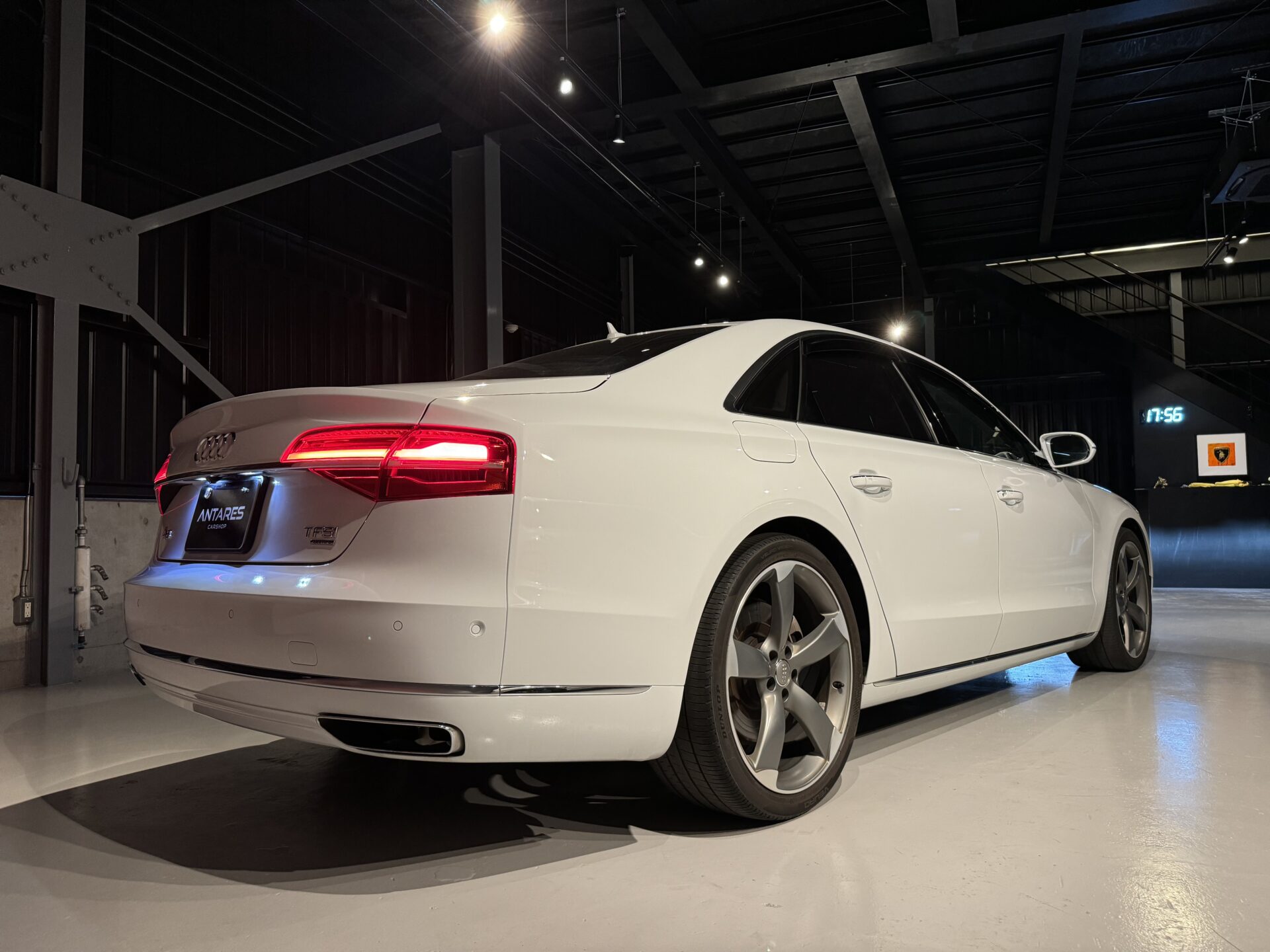 アウディ　A8　4.0　TFSI