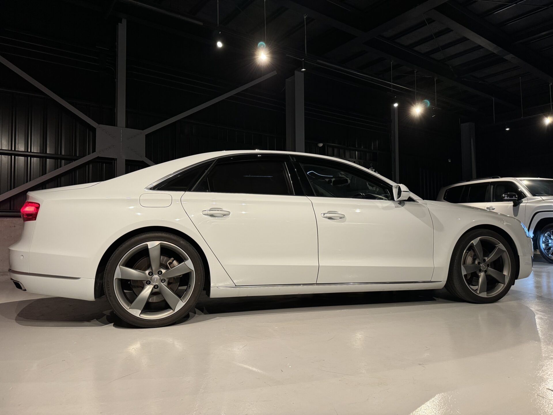 アウディ　A8　4.0　TFSI