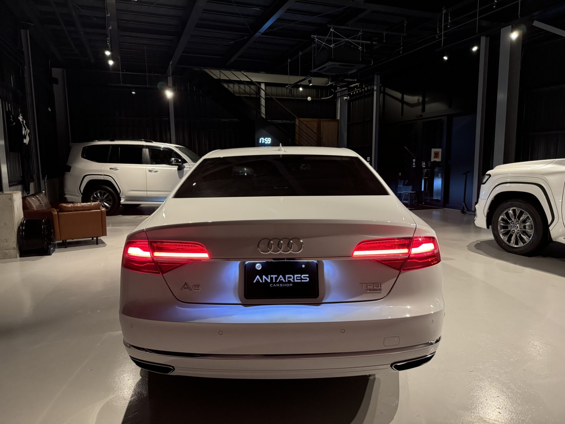 アウディ　A8　4.0　TFSI