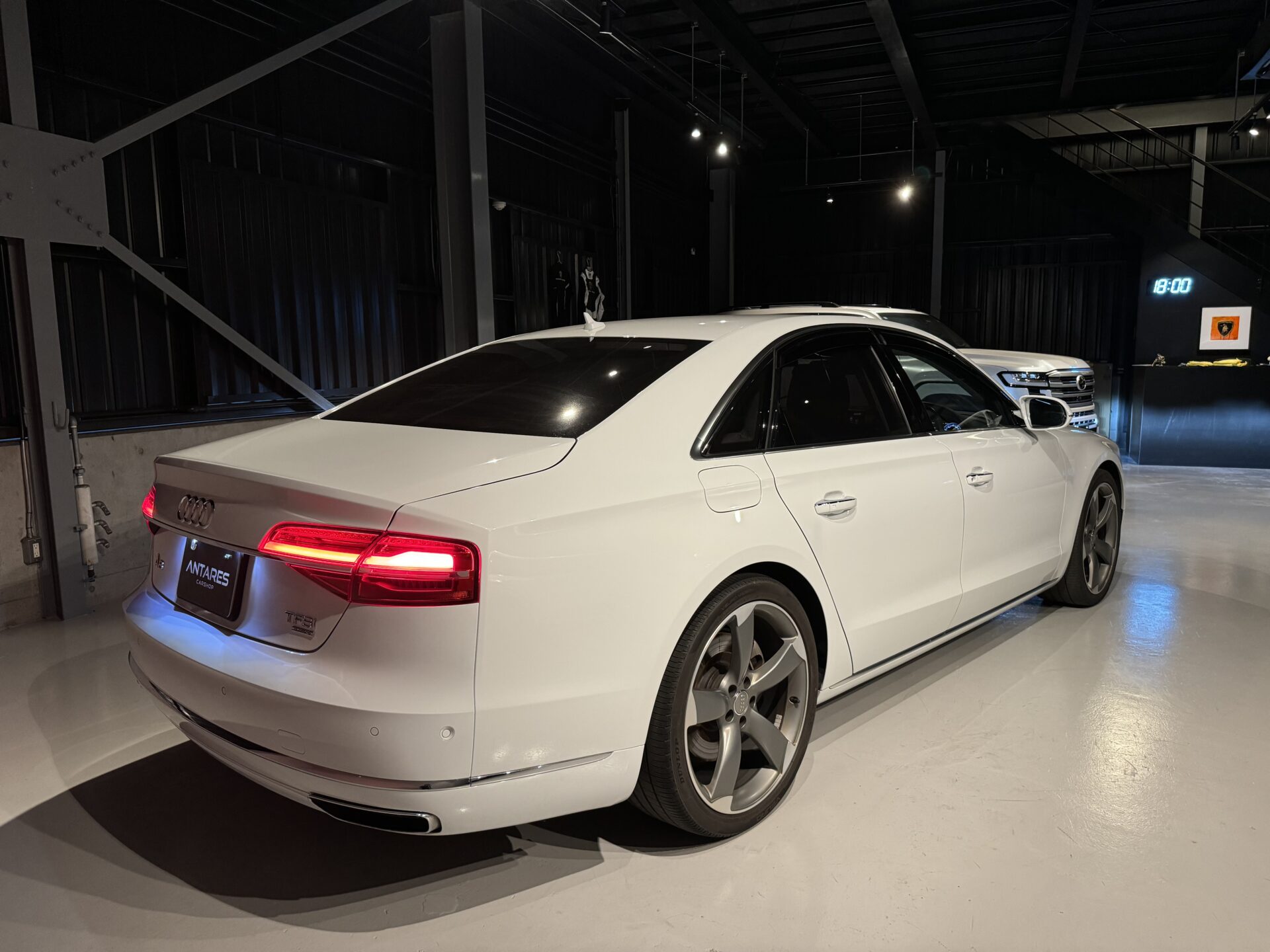 アウディ　A8　4.0　TFSI