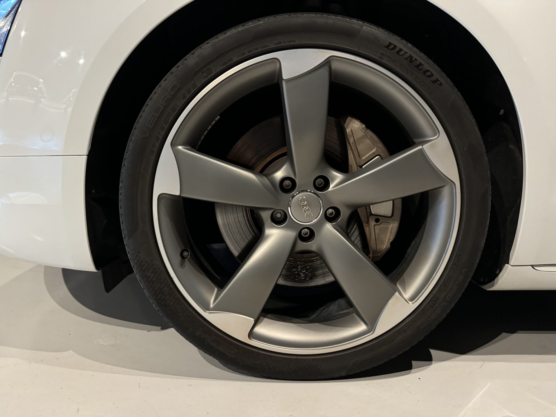 アウディ　A8　4.0　TFSI