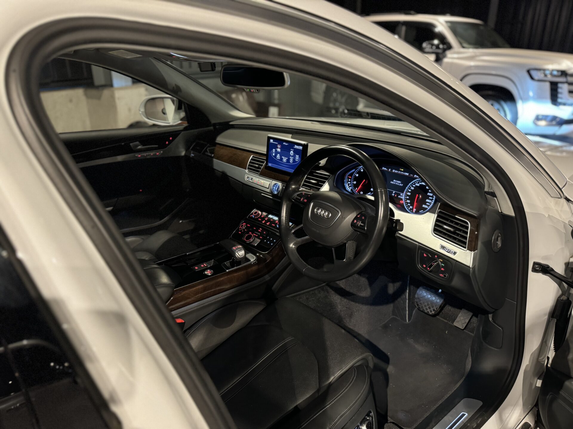 アウディ　A8　4.0　TFSI