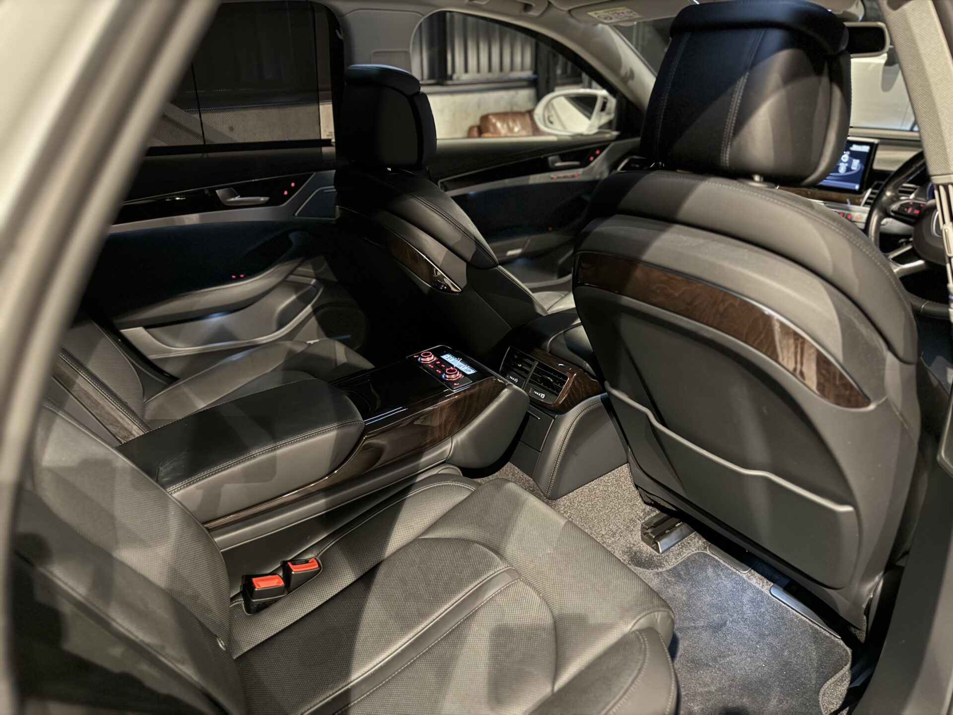 アウディ　A8　4.0　TFSI