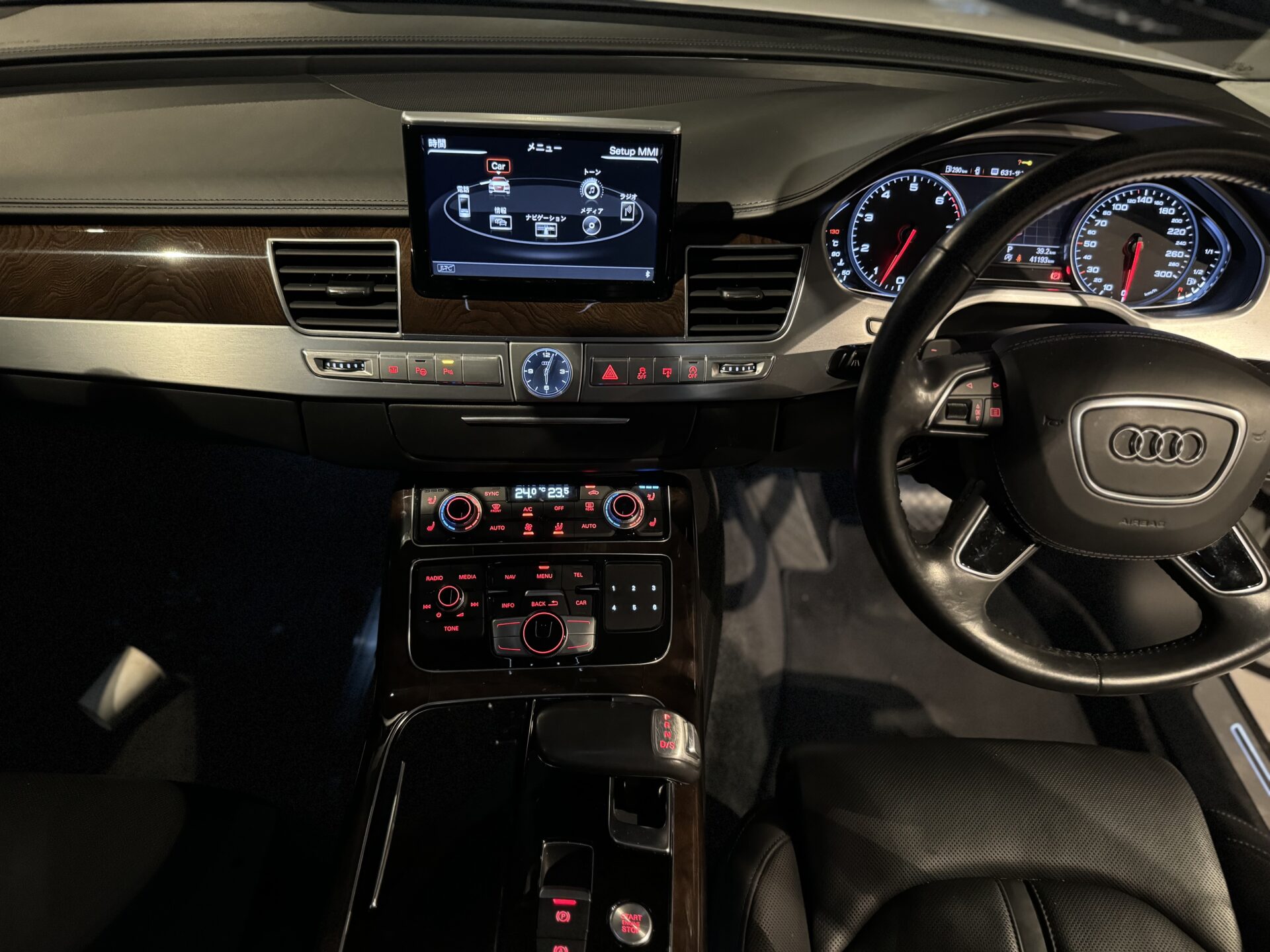 アウディ　A8　4.0　TFSI