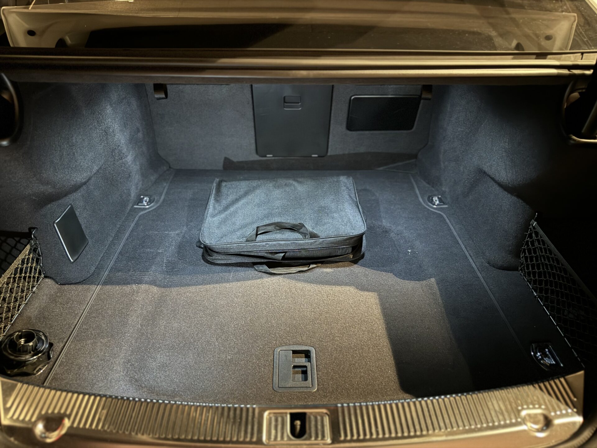 アウディ　A8　4.0　TFSI