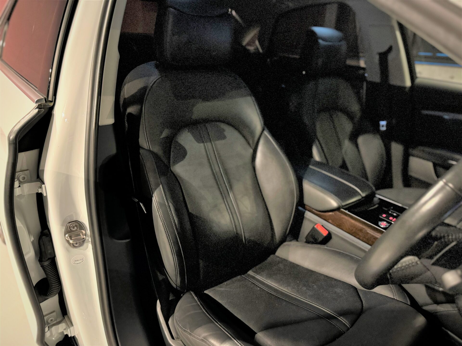 アウディ　A8　4.0　TFSI